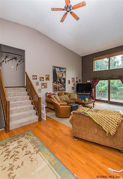 2nd image of 219 SUMMIT VIEW Road