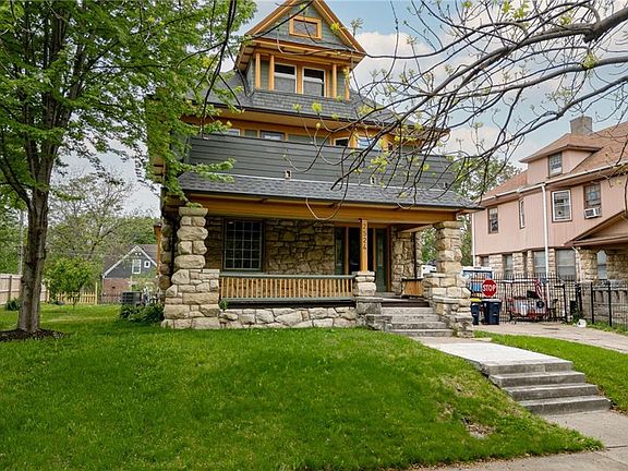3rd image of 2524 Benton Blvd