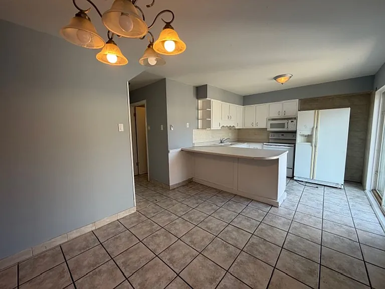 7244 Hazelcrest Dr — Photo 5