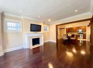 341 Saint Clair Ave W APT B, Toronto, ON M5P1N3