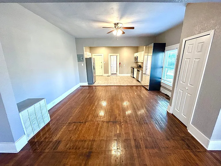 502 E Laurel — Photo 5
