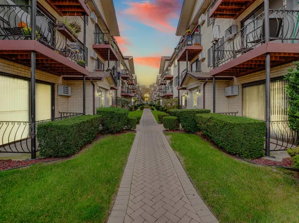 5159 N East River Rd Unit 212, Chicago, IL 60656