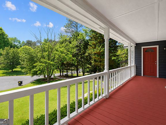 5th image of 51 Bedford Ct