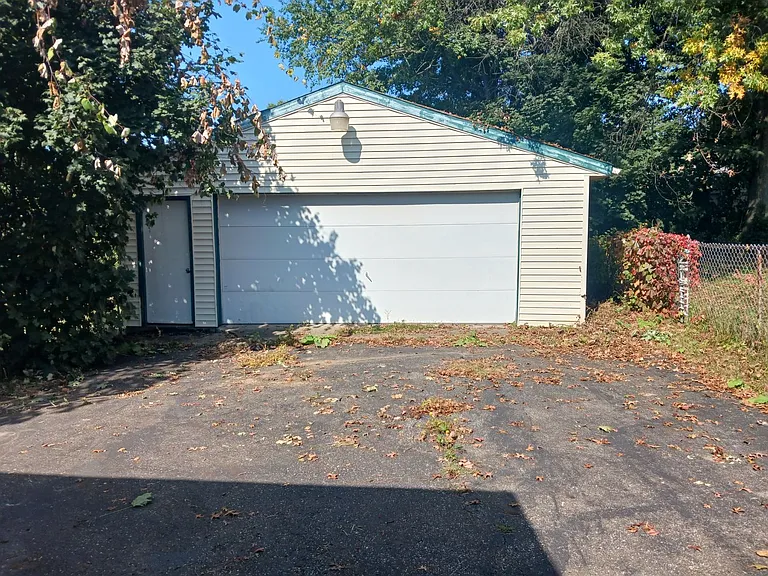 1635 Bronson Rd — Photo 14