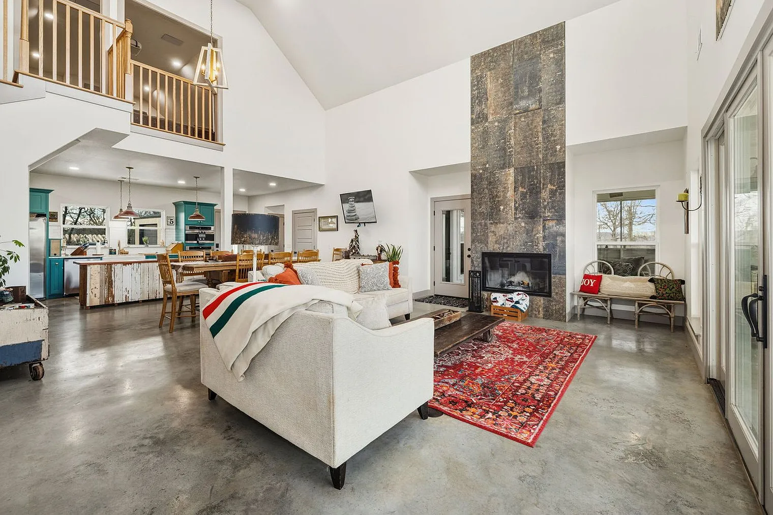 4 bed, 2.0 bath, 2626 sqft, $7,244 — Photo 3