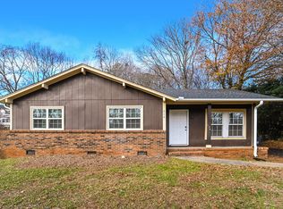 614 Fawnbrook Ln, Charlotte, NC 28217