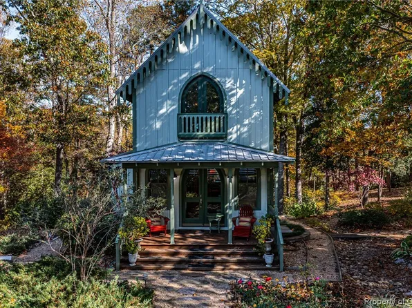 131 Park Pl, Irvington, VA 22480