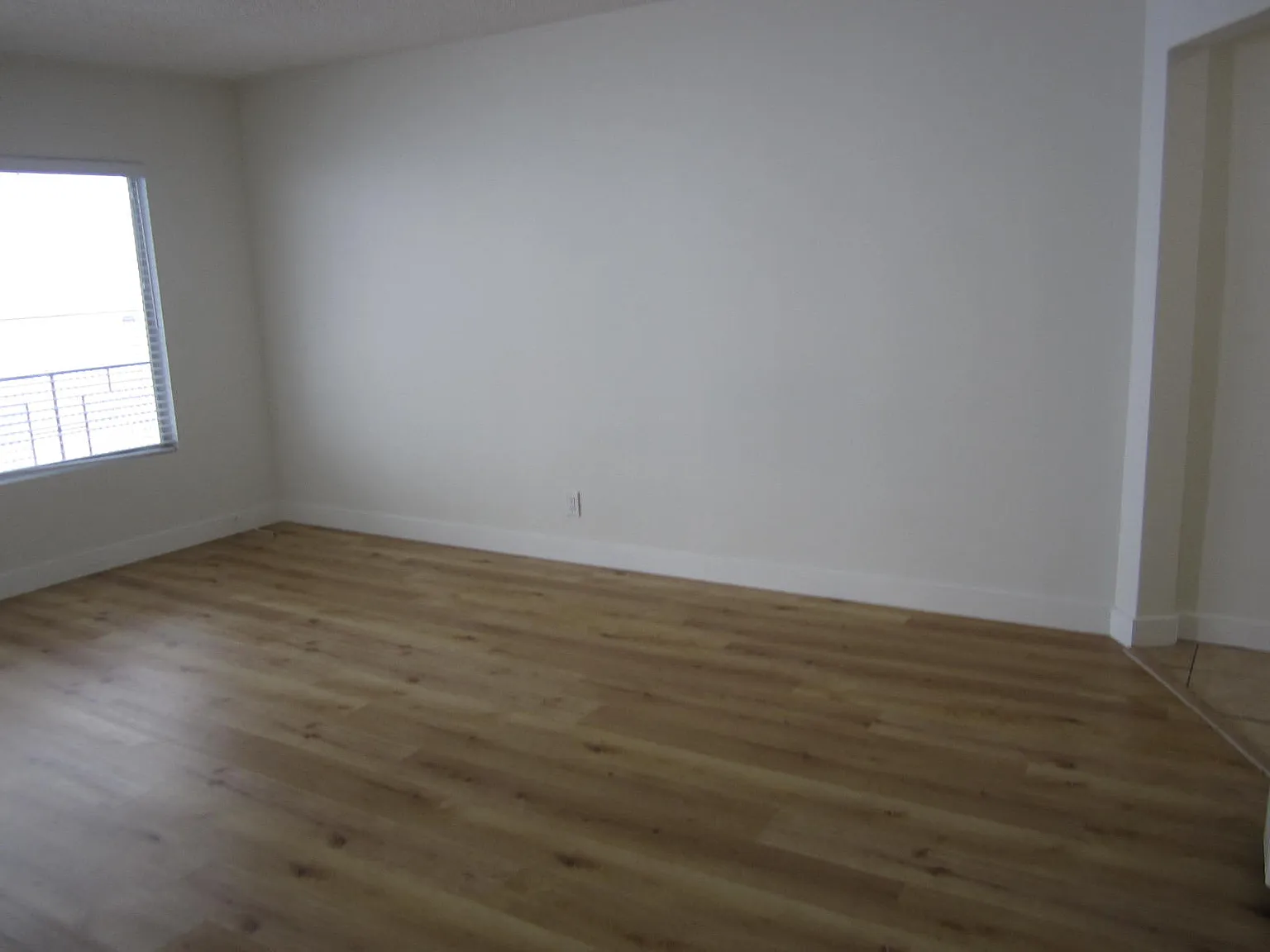 Studio, 600 sqft, $1,850 — Photo 2