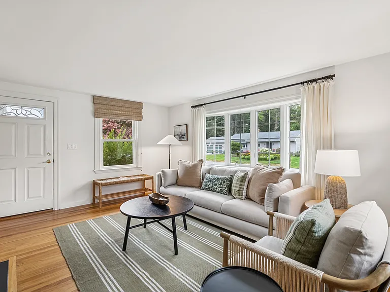 14 Hammond Rd — Photo 1