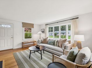 14 Hammond Rd, Falmouth, ME 04105