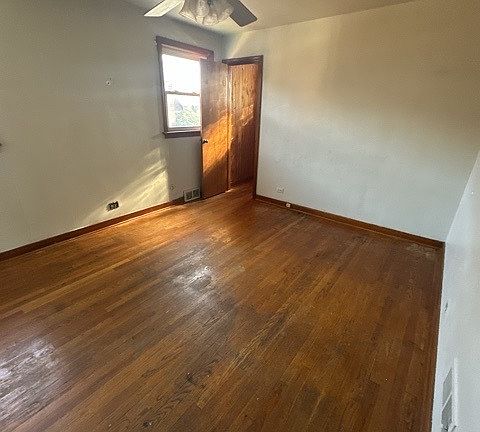 3rd image of 14122 S Edbrooke Ave