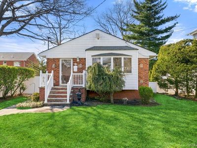15 Woodlawn Avenue, Valley Stream, NY, 11581