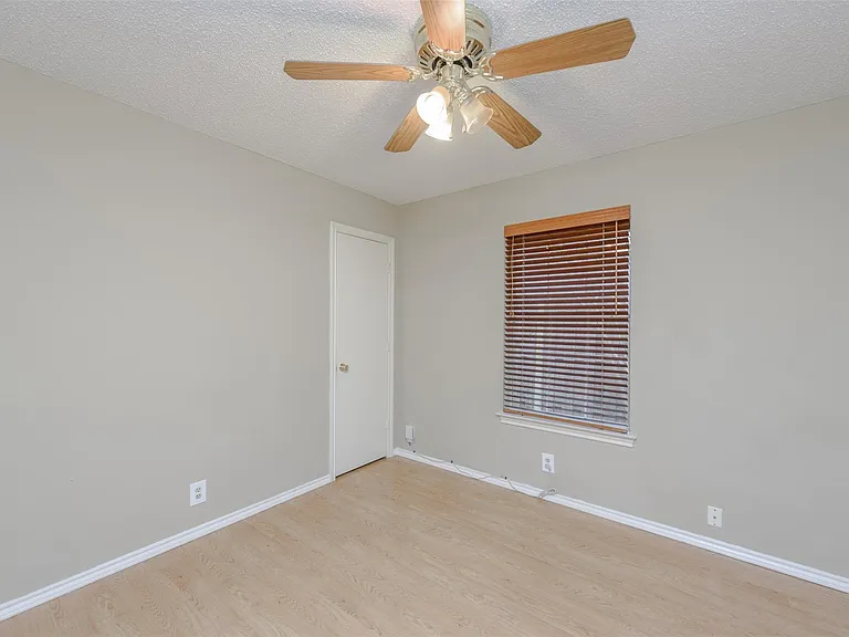 1902 Lee Dr — Photo 12