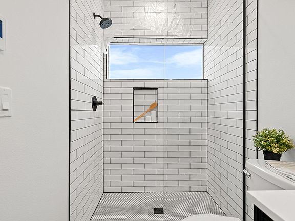 5th image of 6232 Stanley Ave S #B