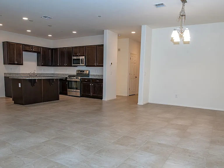 21248 W Palm Ln — Photo 5