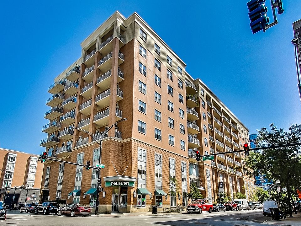 1st image of 950 W Monroe St Unit 909