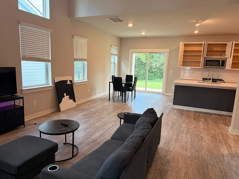 846 Lexi Ln — Photo 3