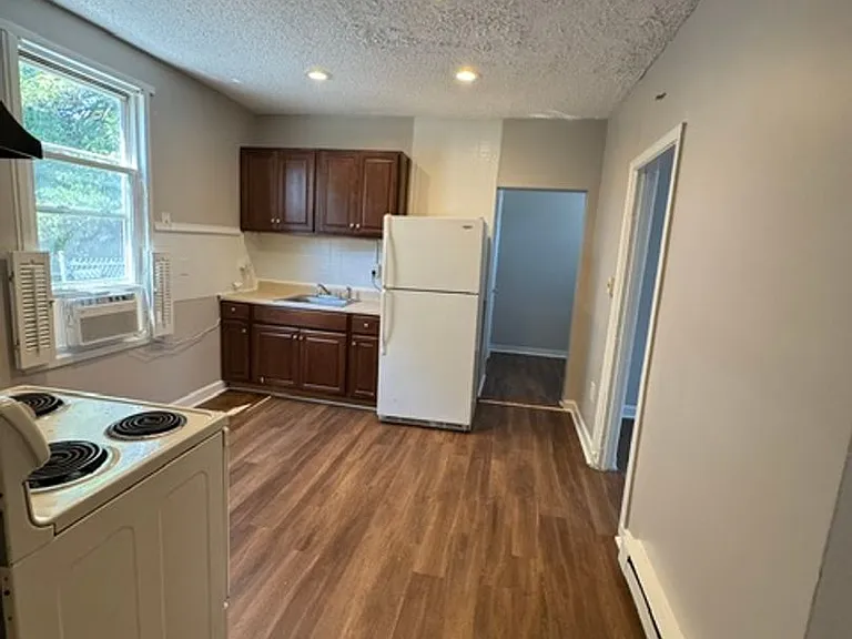 1332 Stevens Ave — Photo 2