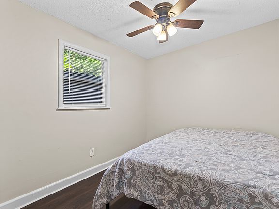 4th image of 3606 Phillips St #B