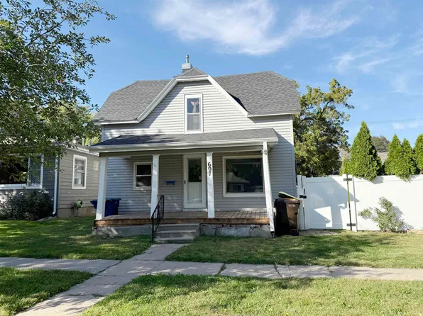 607 W 28th St, Kearney, NE 68845