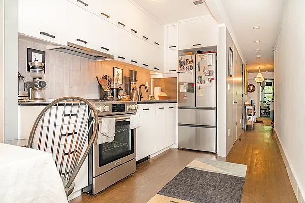 Rented by Charney Real Estate LLC | media 11