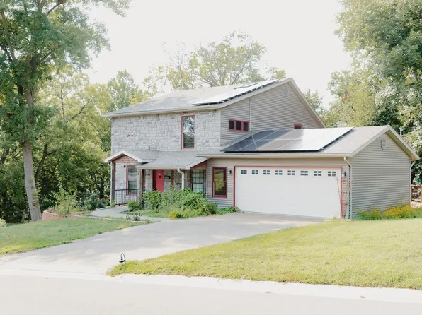 911 Ridgewood Dr, Quincy, IL 62301