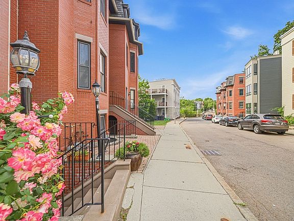 4th image of 134 Marcella St #1