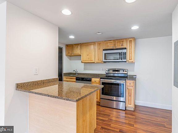 3rd image of 200 Lombard St #507