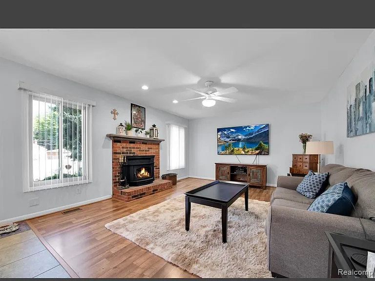 4959 Kingswood Dr — Photo 23