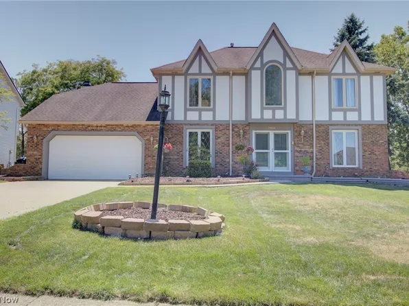 17639 Lexington Ln, Strongsville, OH 44136