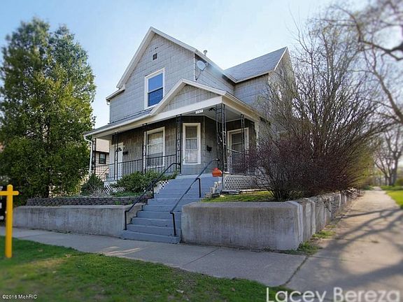 2nd image of 942 Pine Ave NW