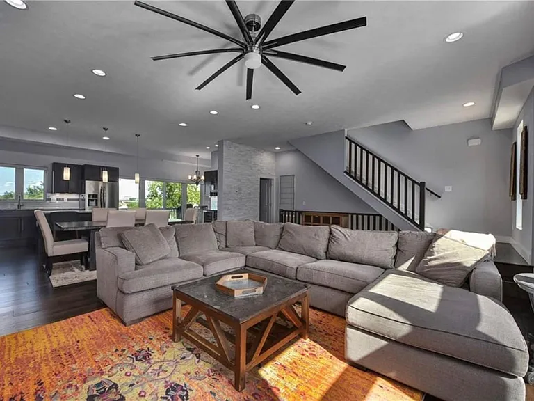2293 City View Dr — Photo 4
