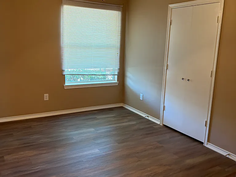 110 Ewing St — Photo 11