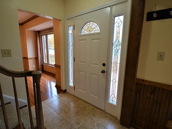 3rd image of 5866 Royal Pkwy