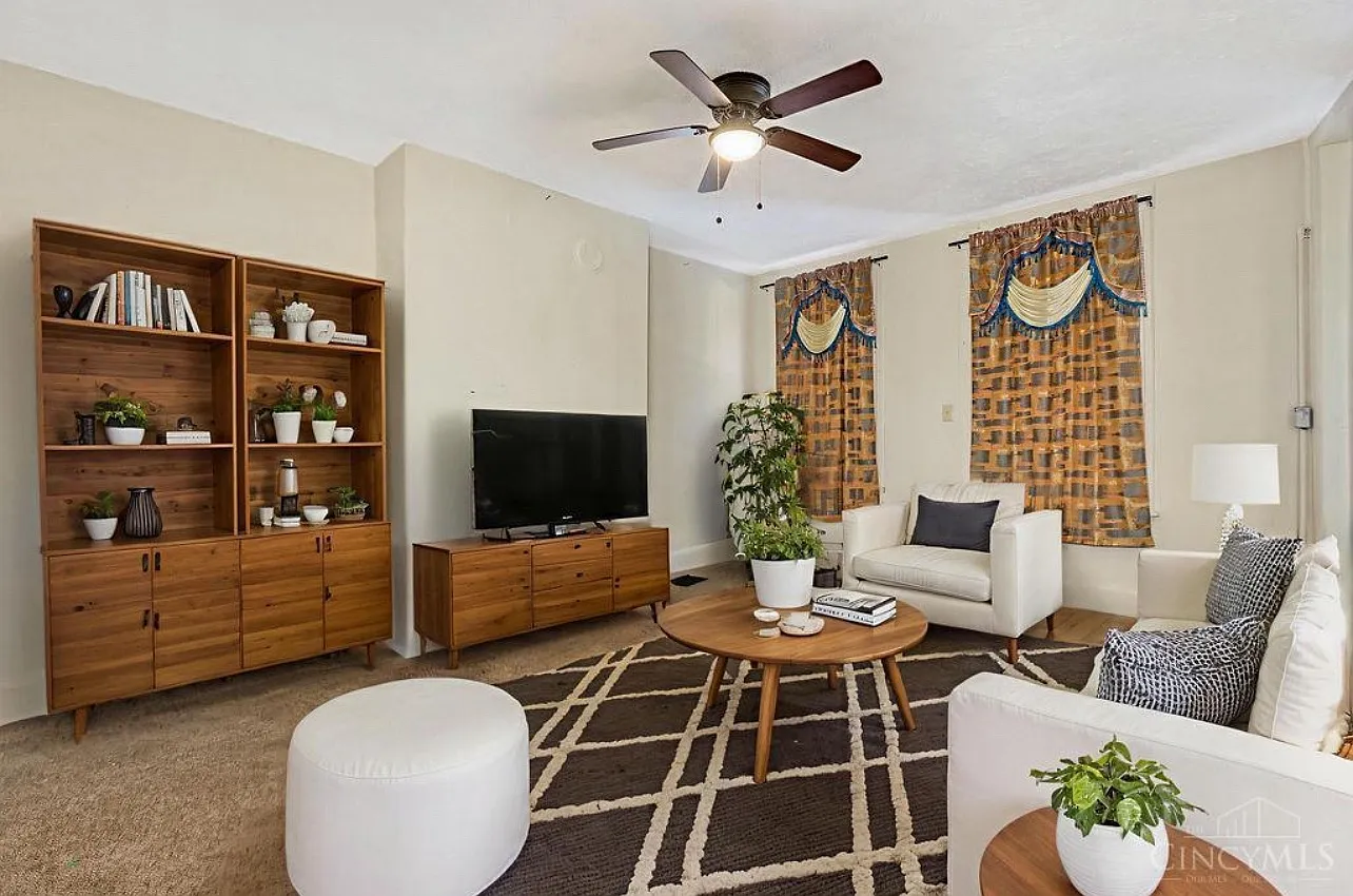 3 bed, 1368 sqft, $2,000 — Photo 2