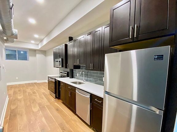 3rd image of 1525 W Girard Ave #B4