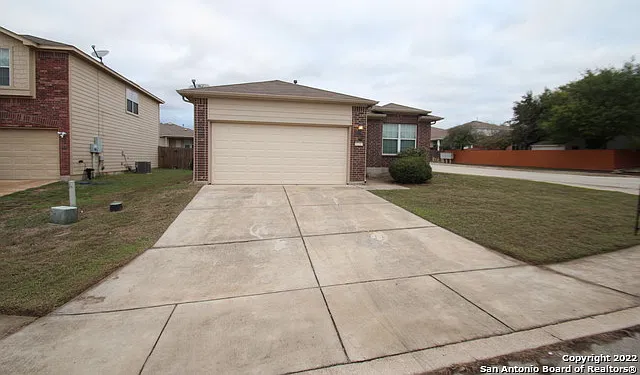 3 bed, 2.0 bath, 1739 sqft, $1,750 — Photo 2