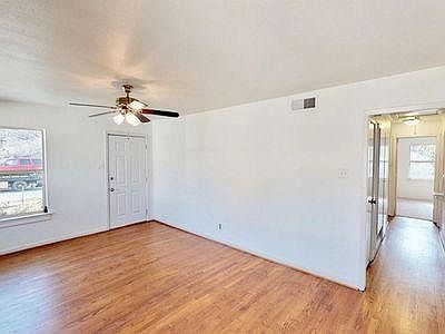 3rd image of 10221 Pinecrest Dr