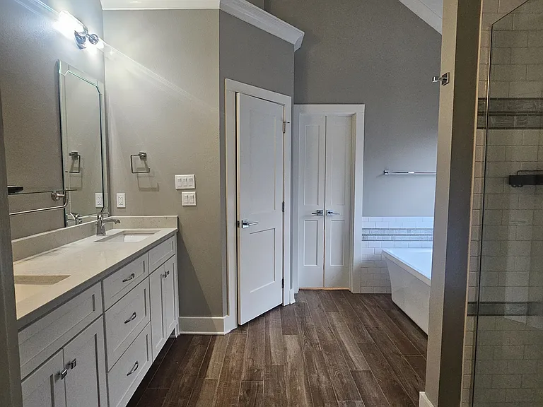 104 Devereaux Dr — Photo 10