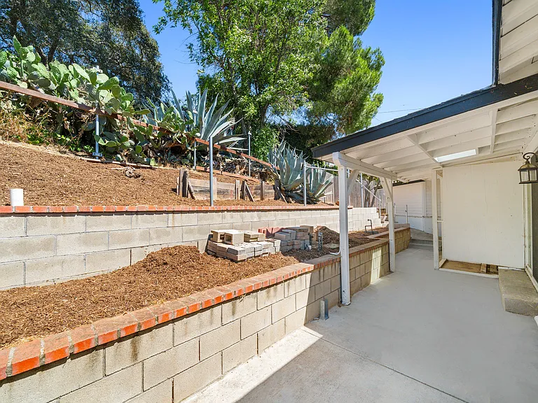 2035 Las Colinas Ave — Photo 47