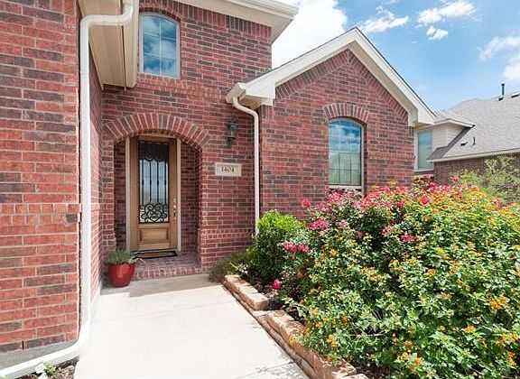 Beautiful blooming flowers greet you!