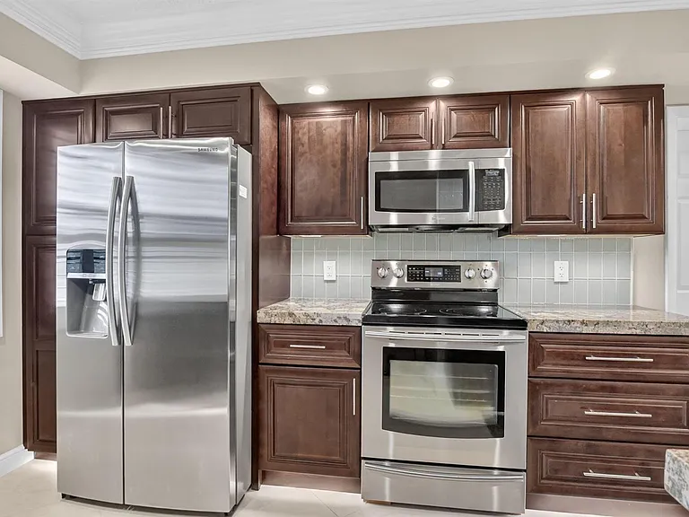 6061 Balboa Cir #206 — Photo 10