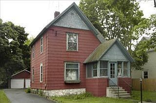 4th image of 82 Union St N