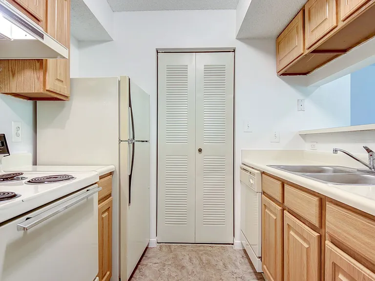 2 Goose Creek Dr — Photo 5