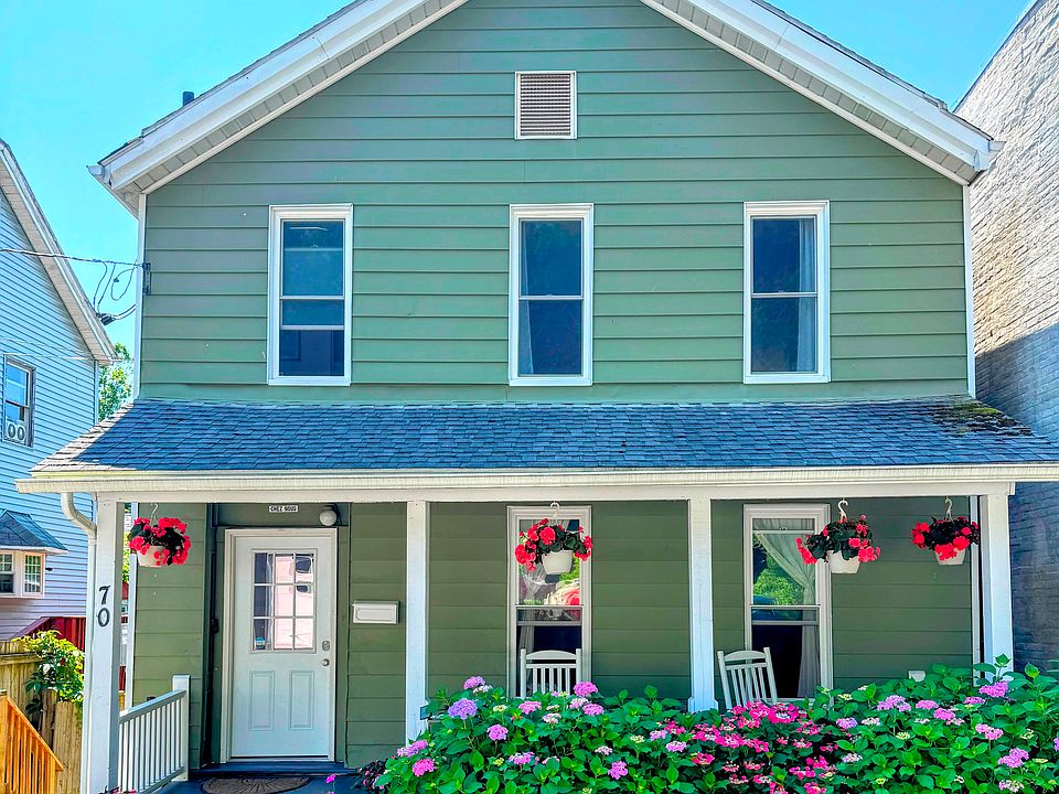 Enjoy your new rental with an relaxing rock on the front deck.