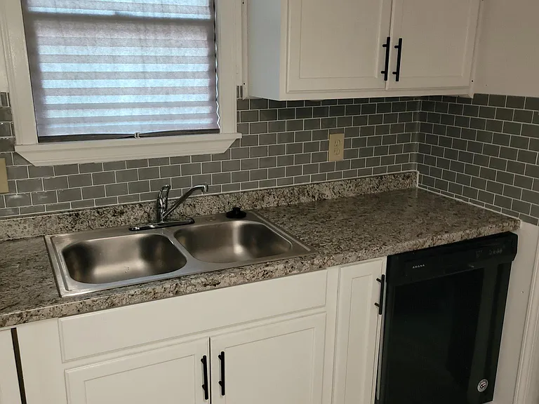 2223 Lilly St — Photo 4