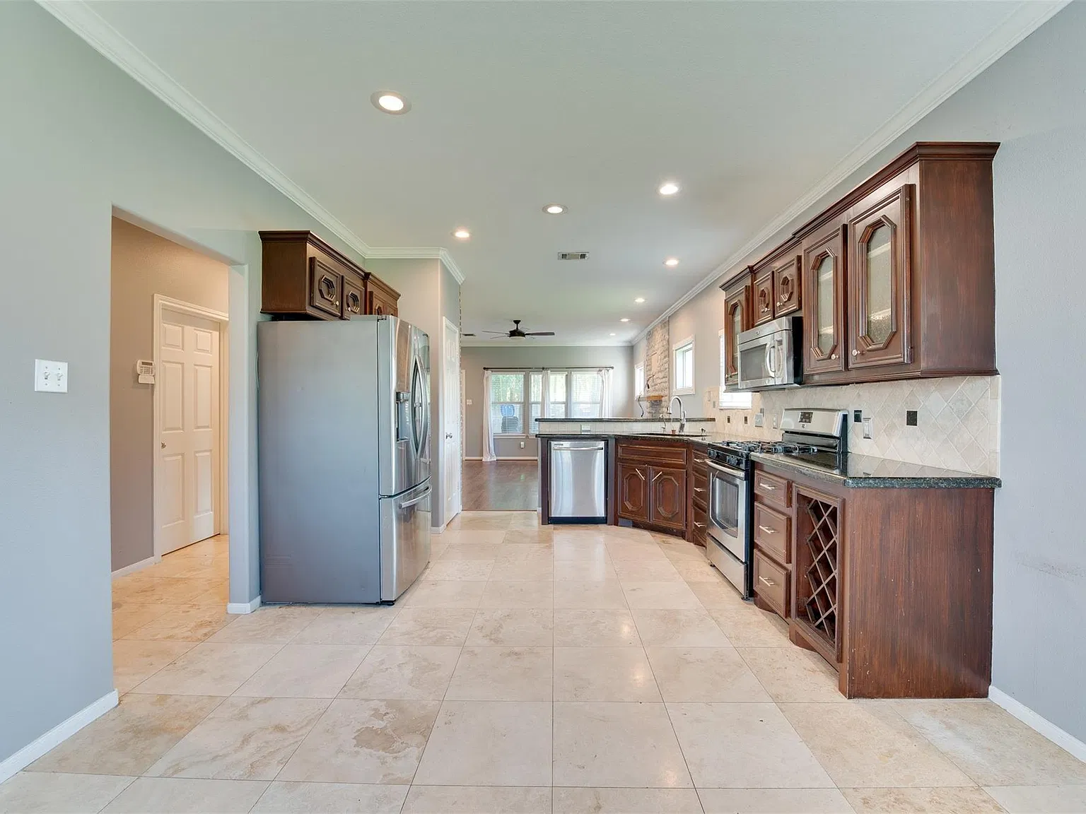 3 bed, 2.0 bath, 1505 sqft, $2,100 — Photo 3