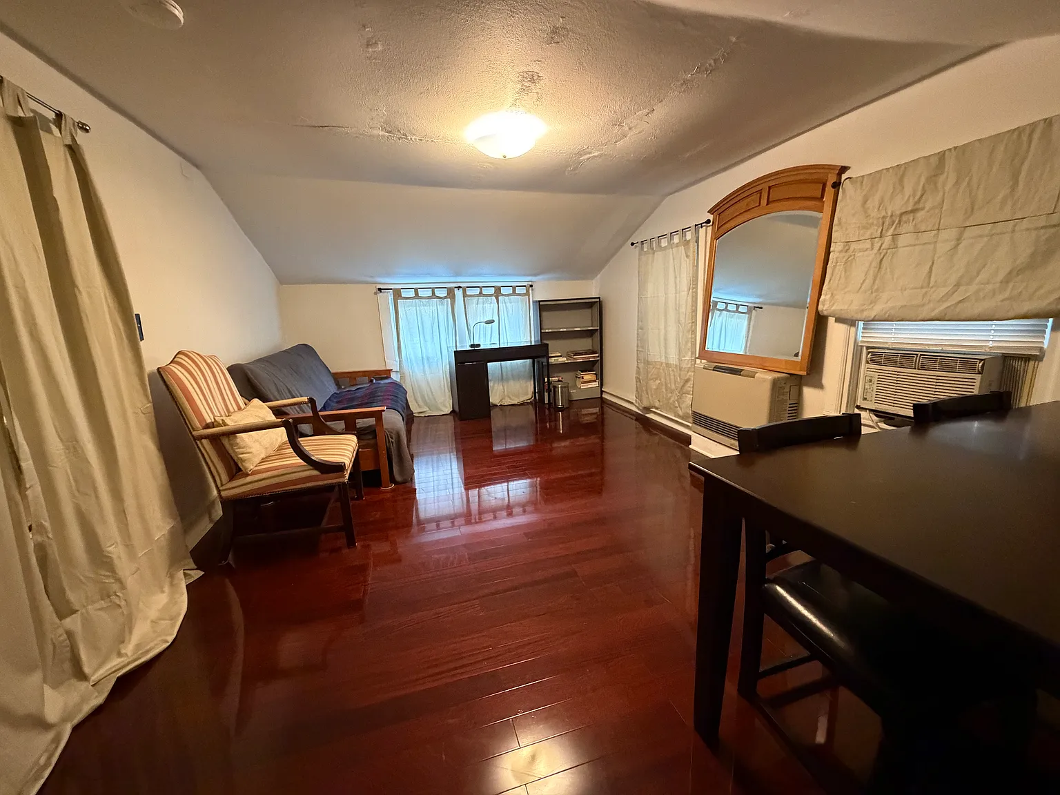 2 bed, 900 sqft, $1,500 — Photo 3