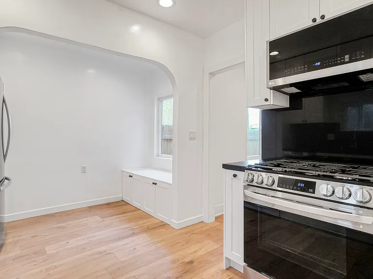 2736 S Sycamore Ave — Photo 16