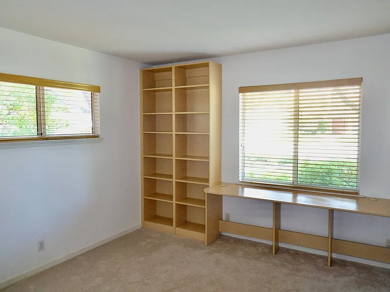 37 N Avalon Dr — Photo 23